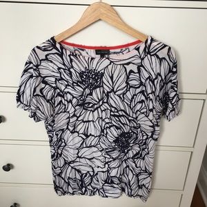 Short sleeve lightweight boatneck flowered sweater